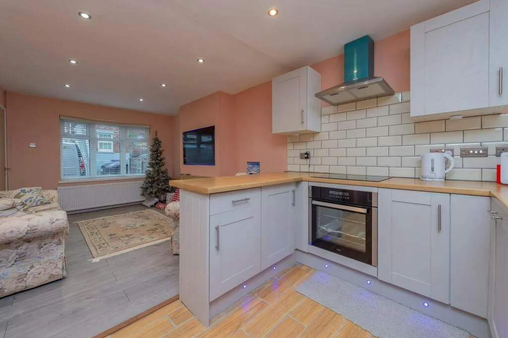 Albion Street, St. Georges, TF2, photo 3