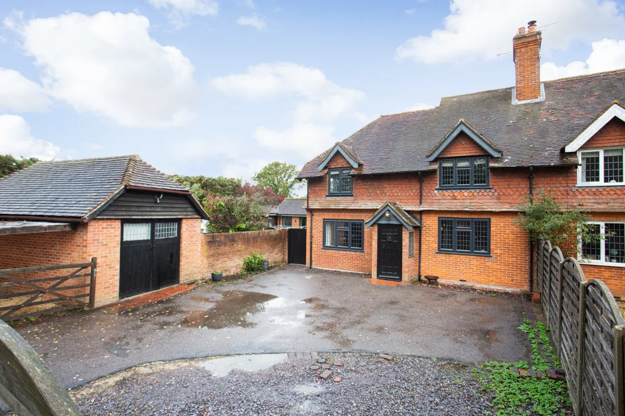 4 bed house for sale, Ashford Road, Bethersden, TN26