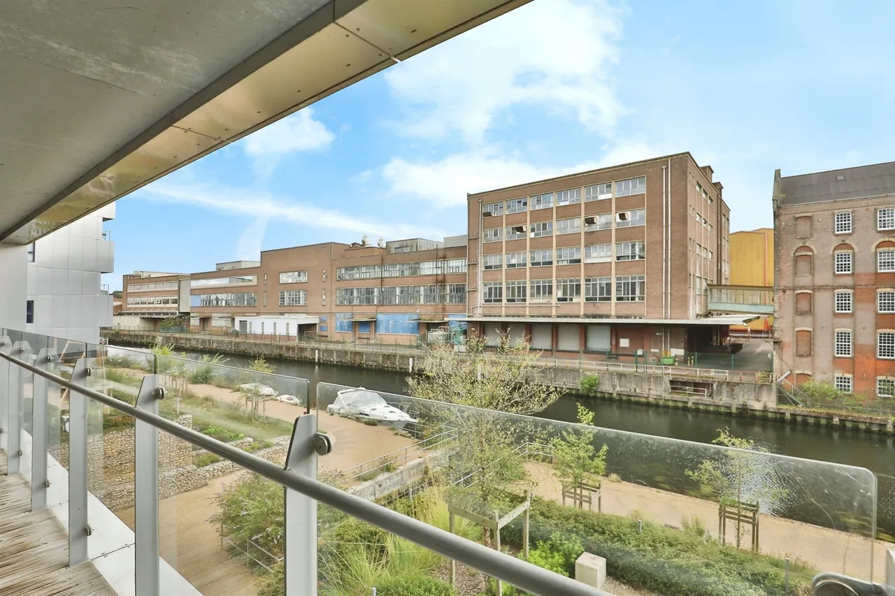 Geoffrey Watling Way, Norwich, photo 3