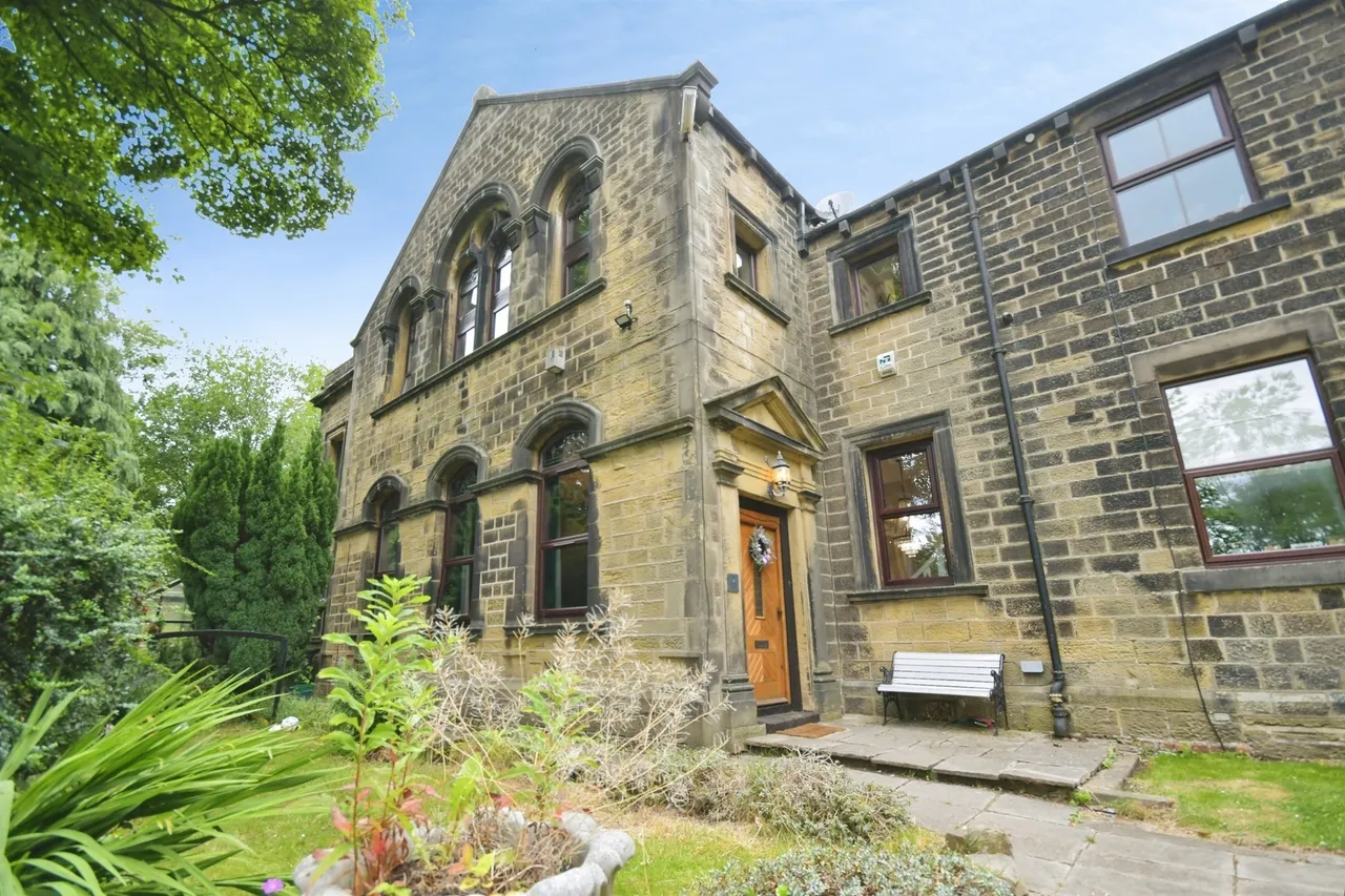 4 bed house for sale, Huddersfield Road, Penistone, S36