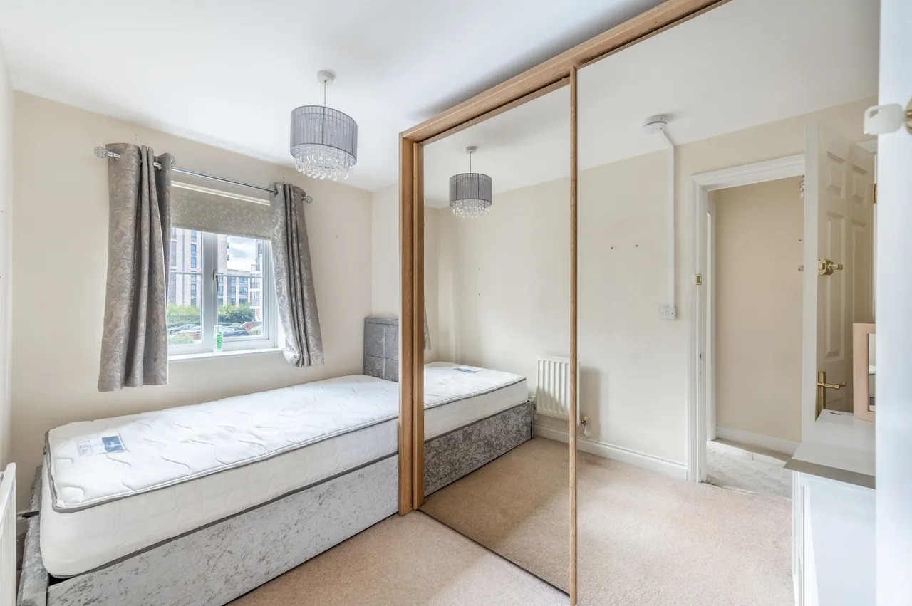 flat to rent — Room 4, 9 The Gateway, Watford