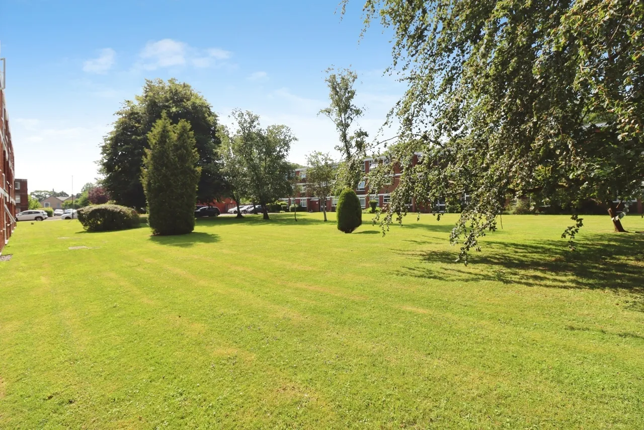 Marlborough Drive, Frenchay, Bristol, BS16, photo 2
