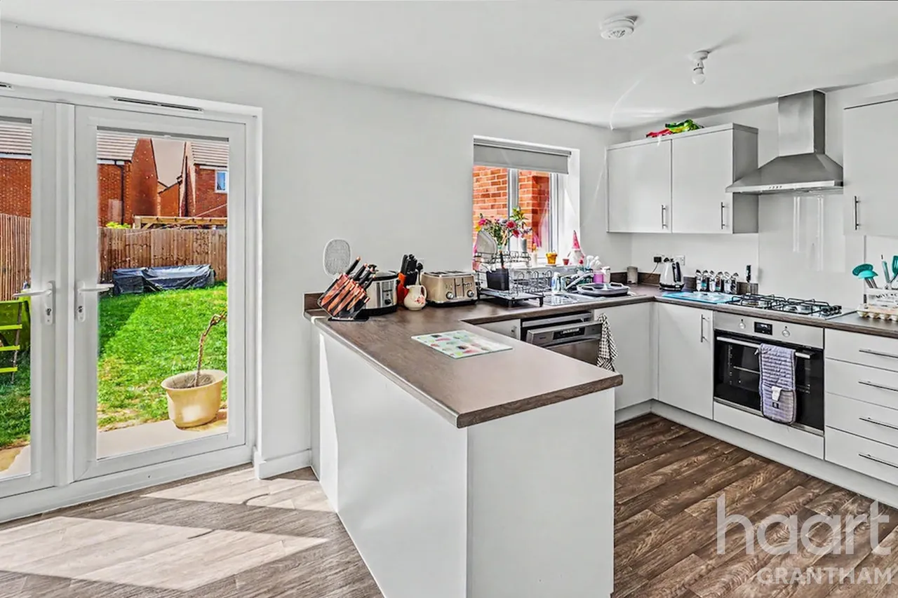 Whittle Road, NG34, photo 4