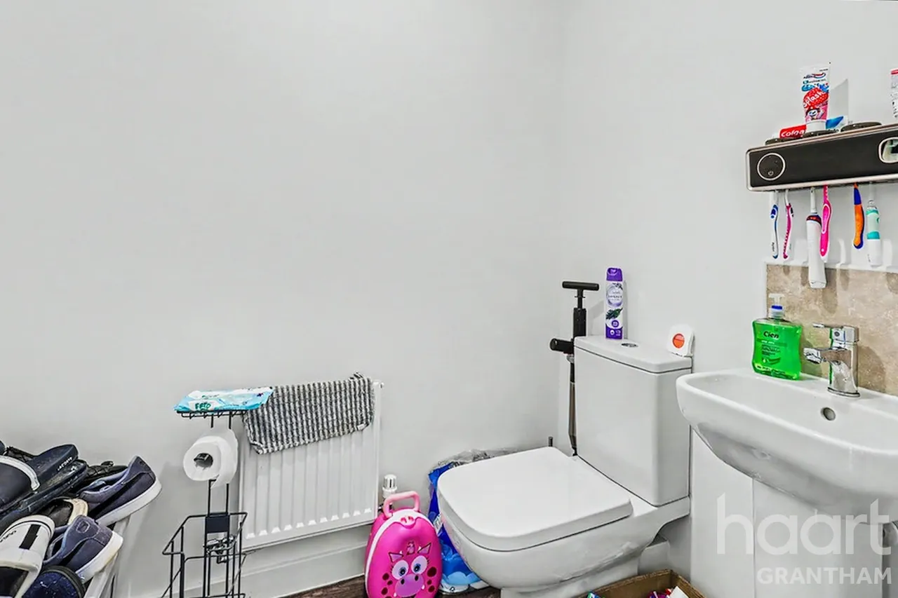 Whittle Road, NG34, photo 9