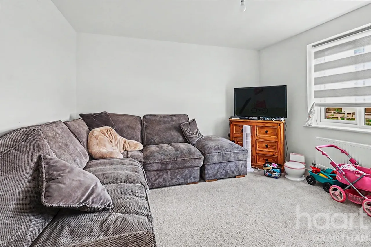 Whittle Road, NG34, photo 3
