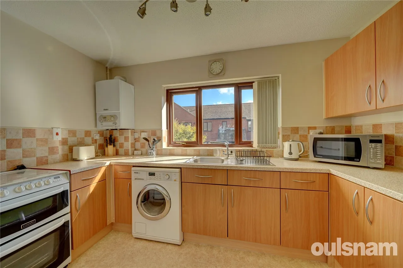 St. Georges Crescent, Droitwich, Worcestershire, WR9 8HJ, photo 5