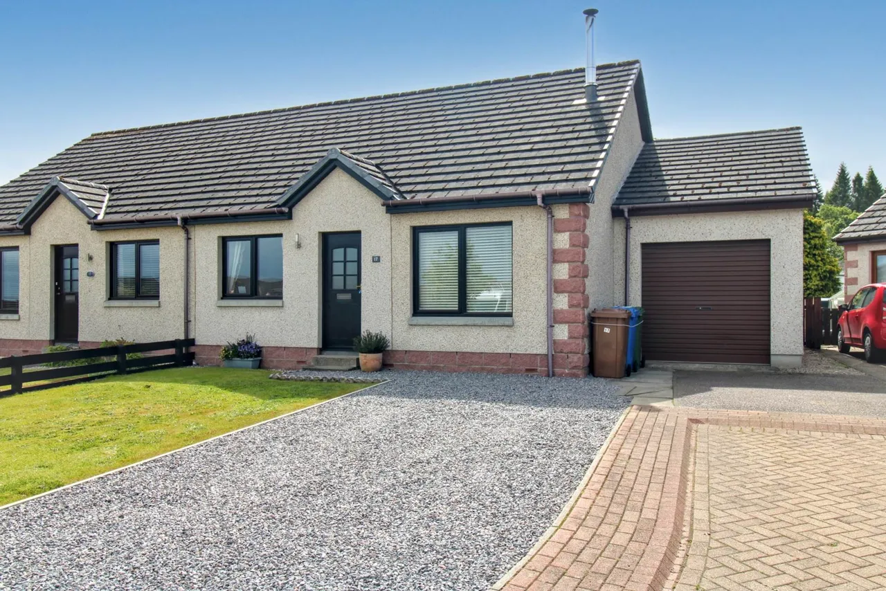 2 bed house to rent — Heathfield, Croy, IV2 5FP