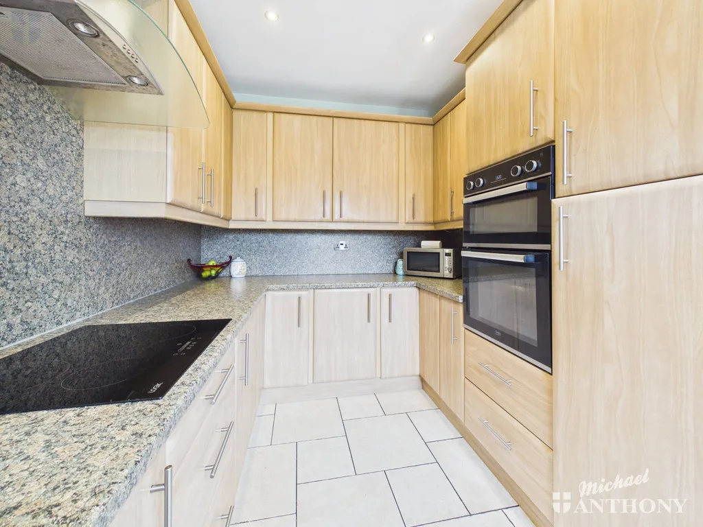 Mandeville Road, Aylesbury, HP21 8AG, photo 2