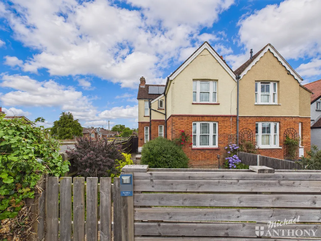 3 bed house for sale — Mandeville Road, Aylesbury, HP21 8AG