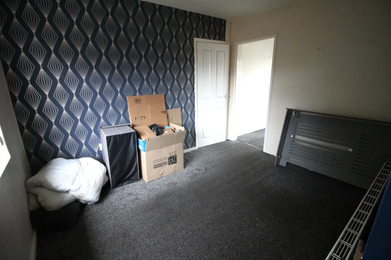 Foxglove Drive, Bury, BL9, photo 3