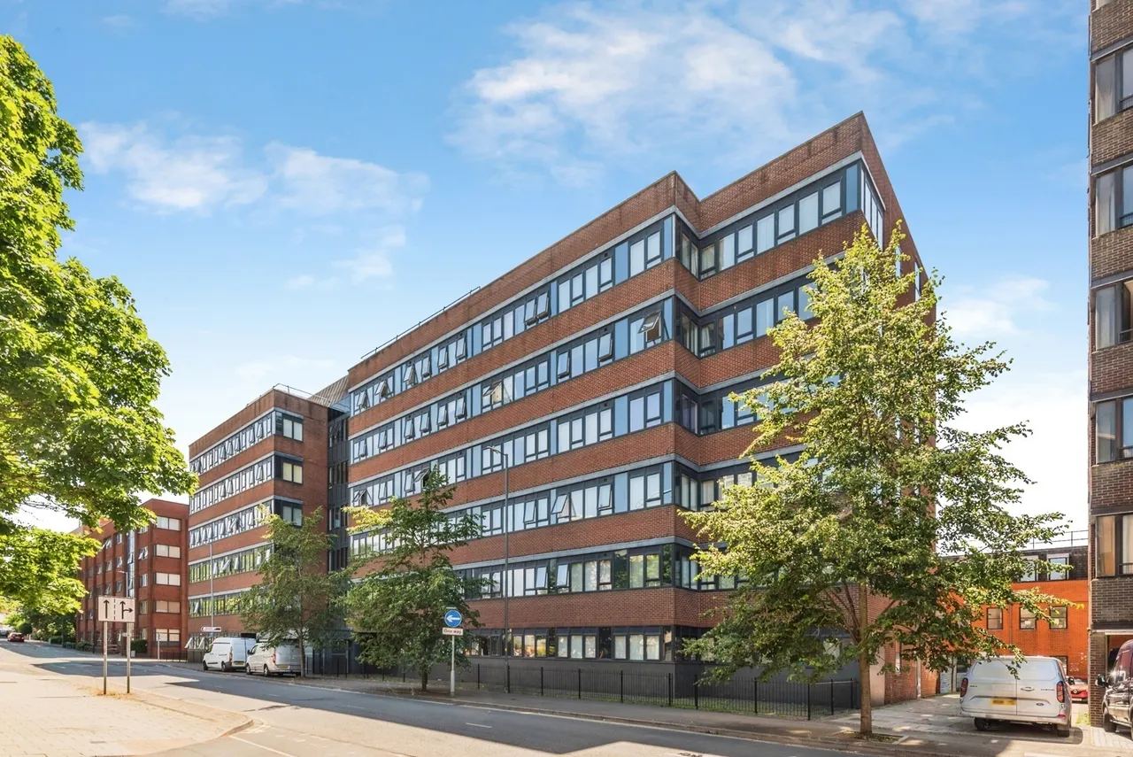 1 bed flat for sale — Guild House, Farnsby Street, Swindon, Wiltshire, SN1