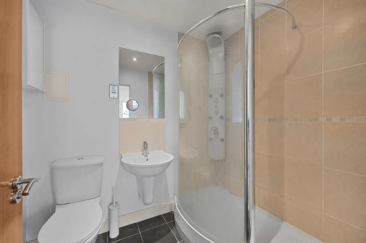Western Gateway, London, E16, photo 5
