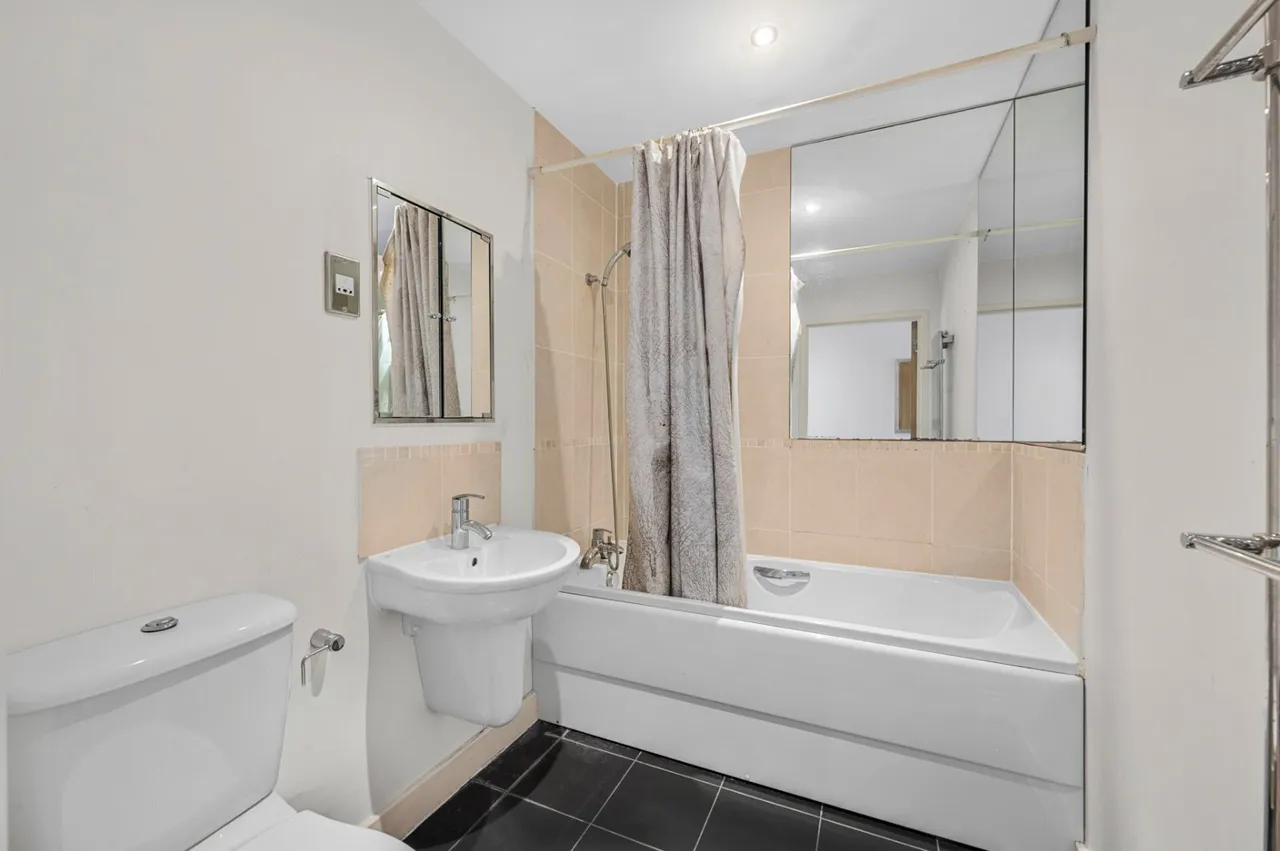 Western Gateway, London, E16, photo 6