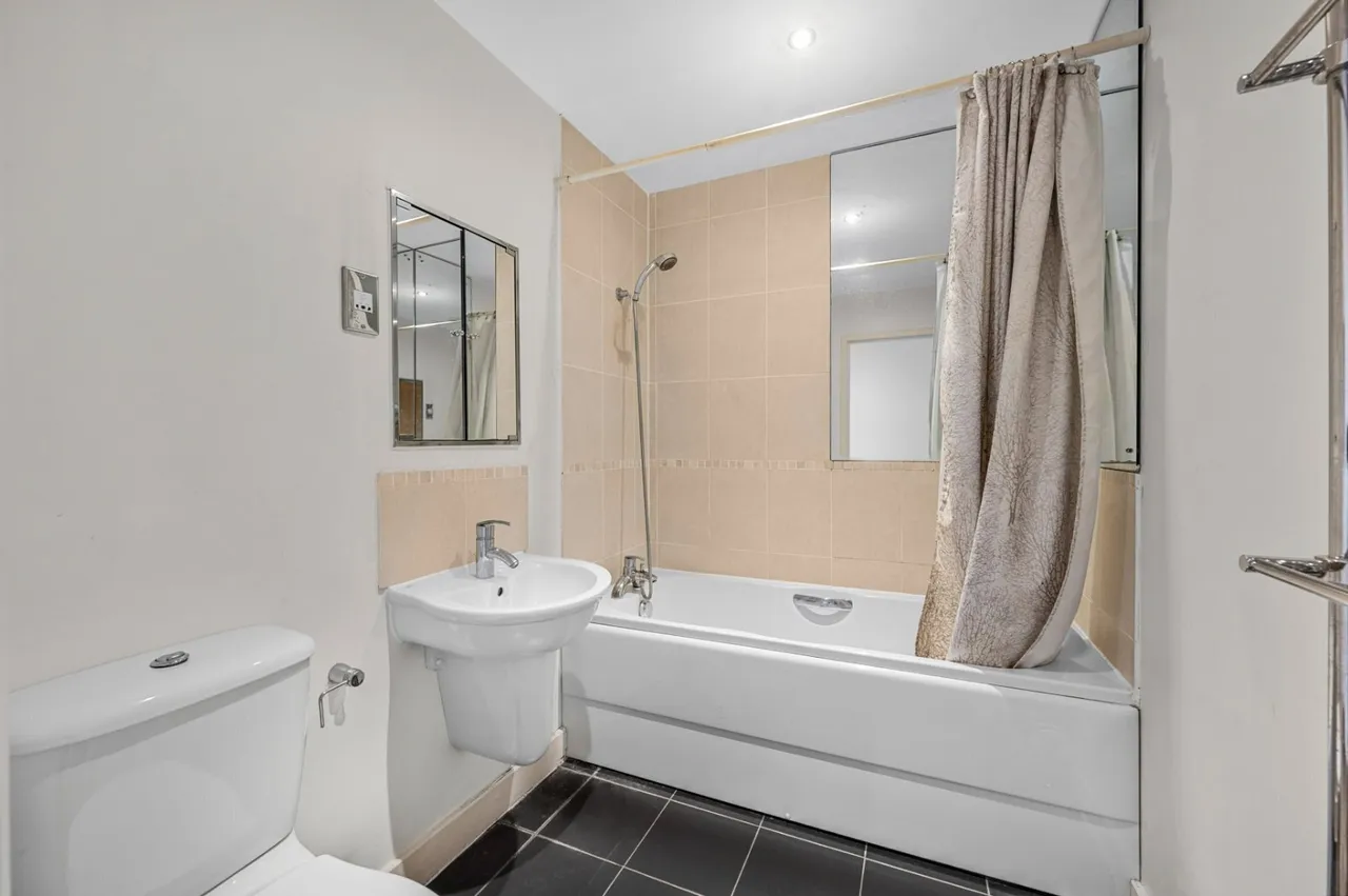 Western Gateway, London, E16, photo 13