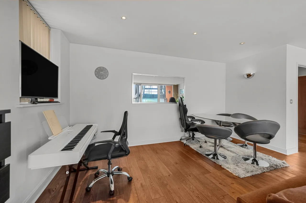 Western Gateway, London, E16, photo 11