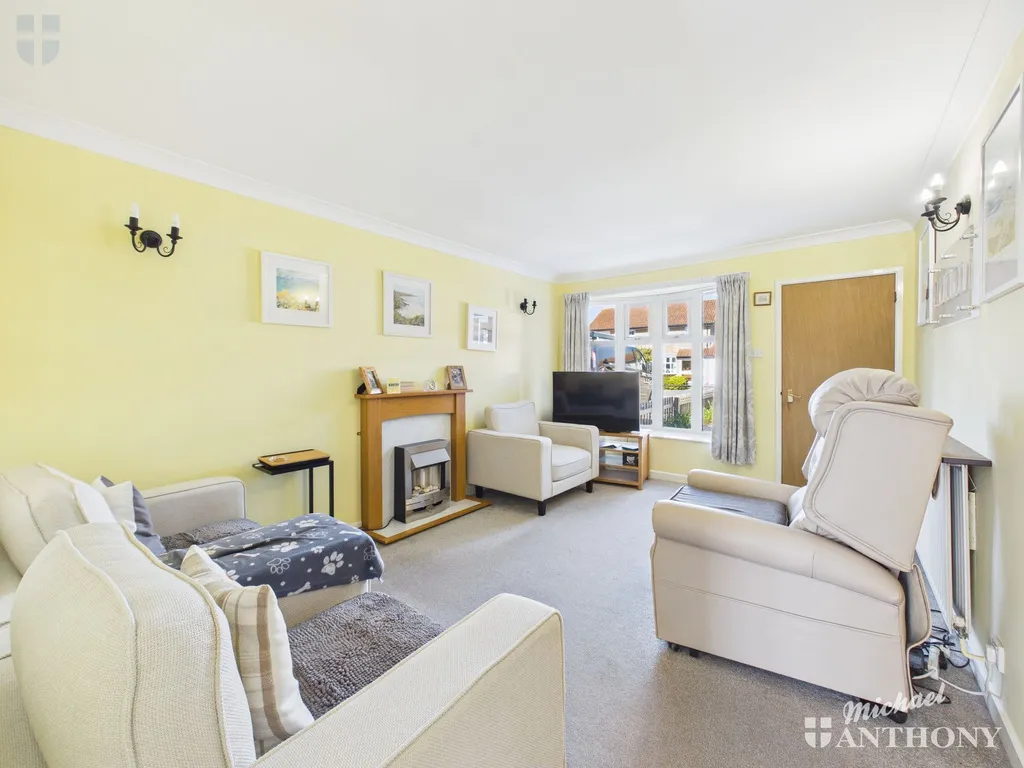 Elham Way, Aylesbury, HP21 9XN, photo 2
