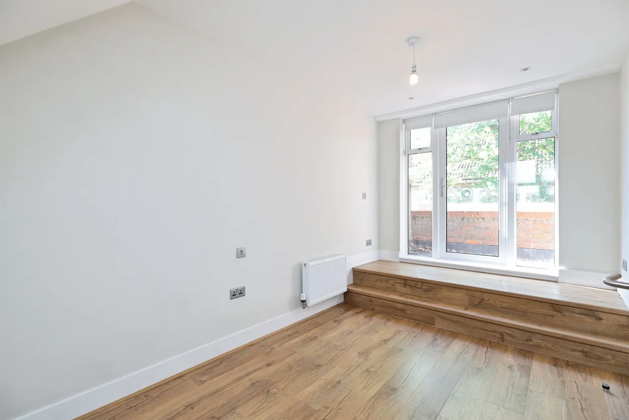 Trident Road, Watford, photo 8