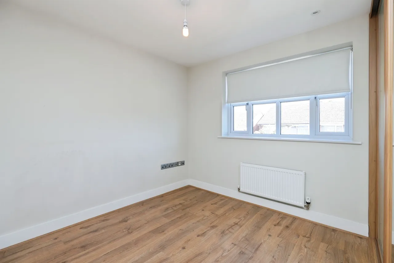 Trident Road, Watford, photo 4