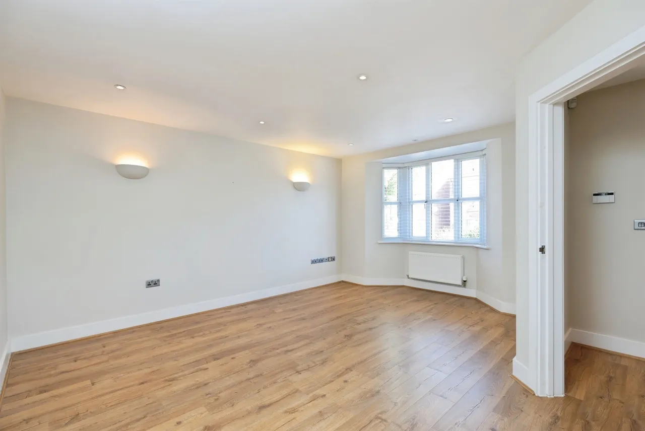 Trident Road, Watford, photo 11