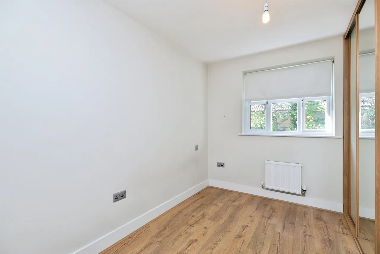 Trident Road, Watford, photo 10