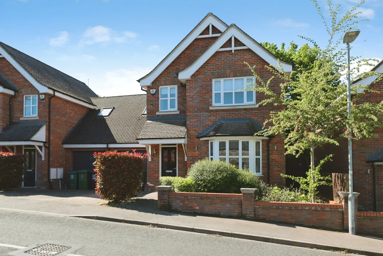 4 bed house for sale — Trident Road, Watford