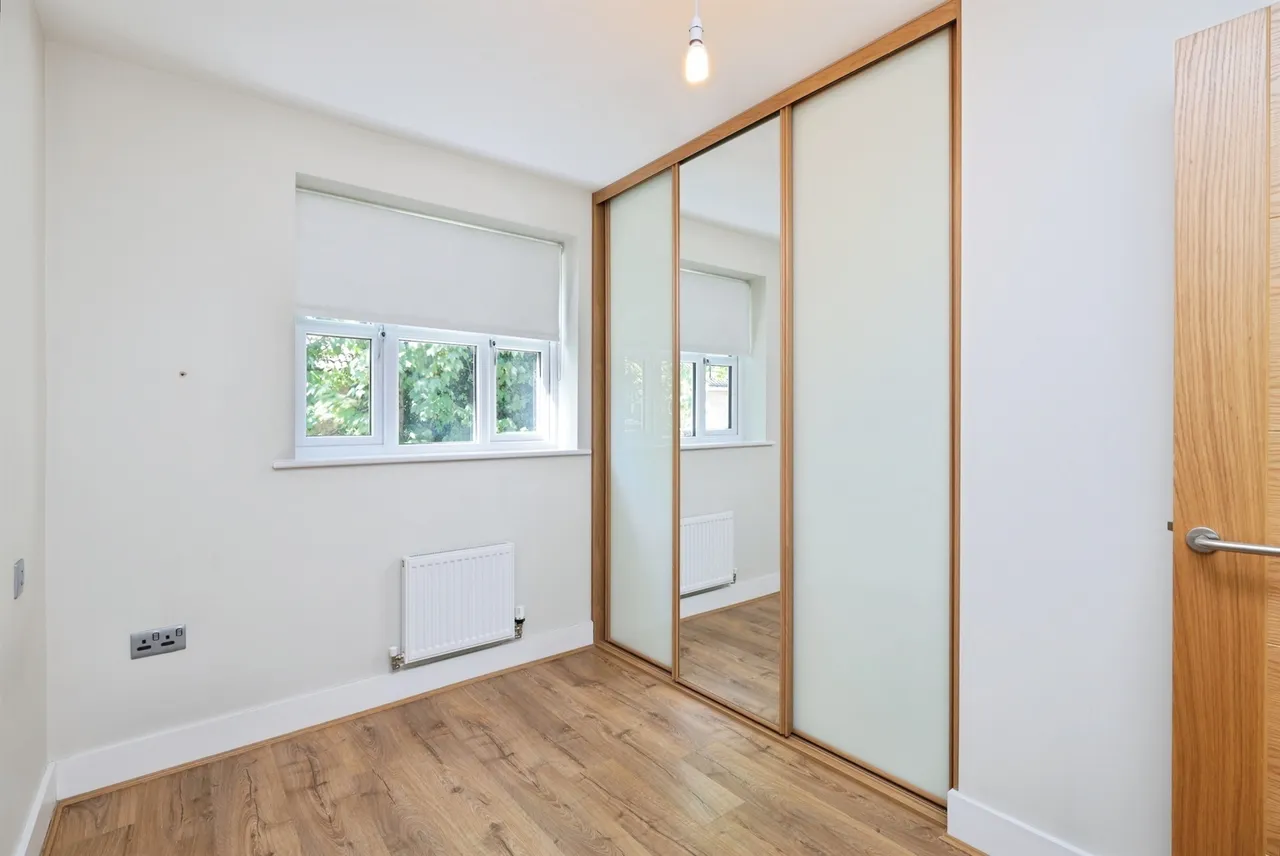 Trident Road, Watford, photo 9