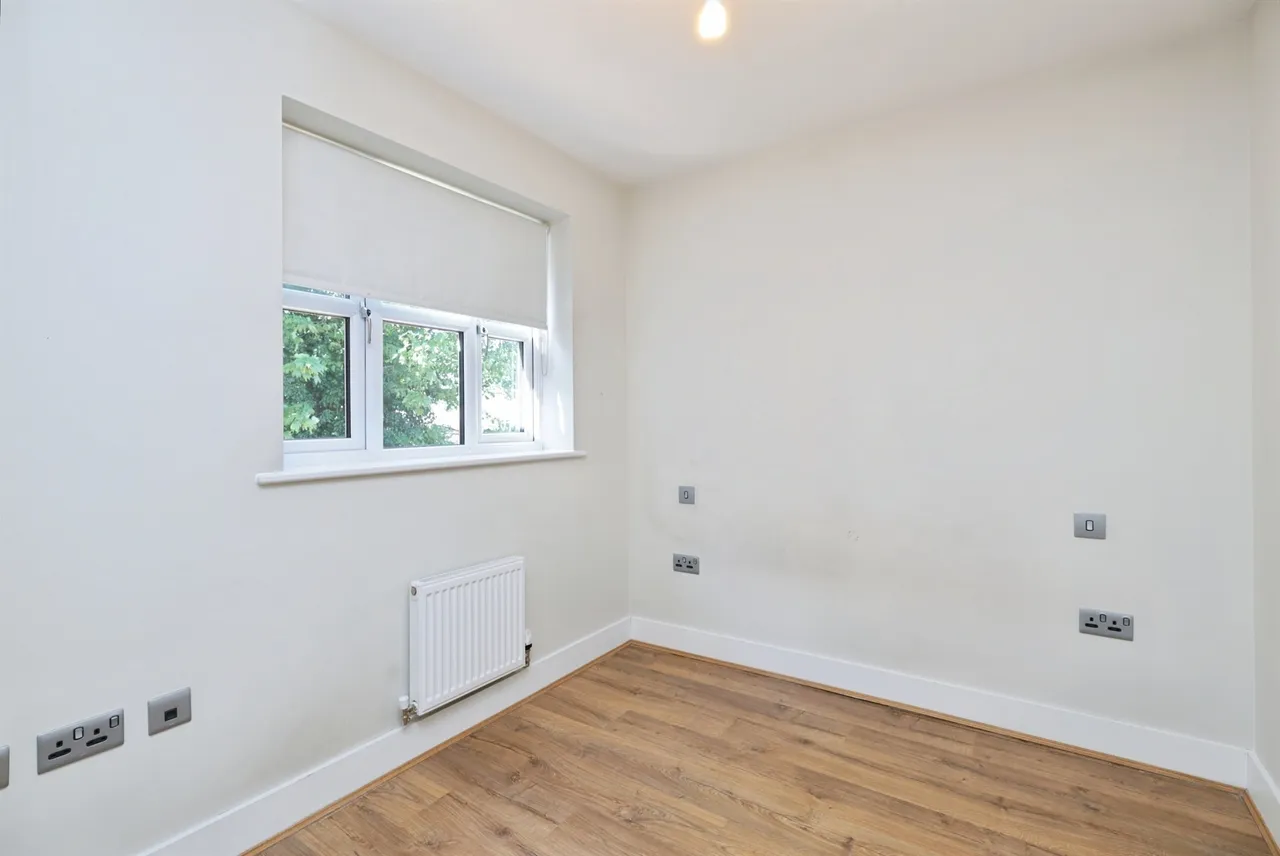 Trident Road, Watford, photo 7
