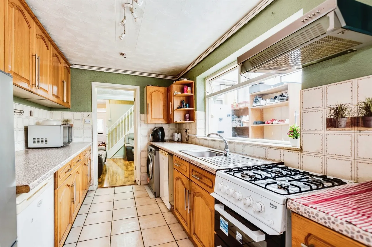 Salisbury Street, Swindon, SN1, photo 5