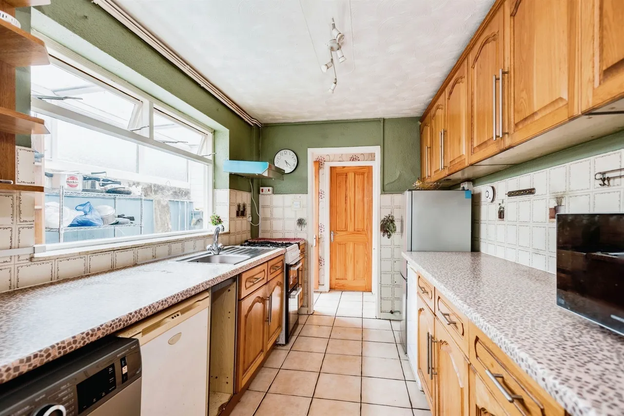 Salisbury Street, Swindon, SN1, photo 4