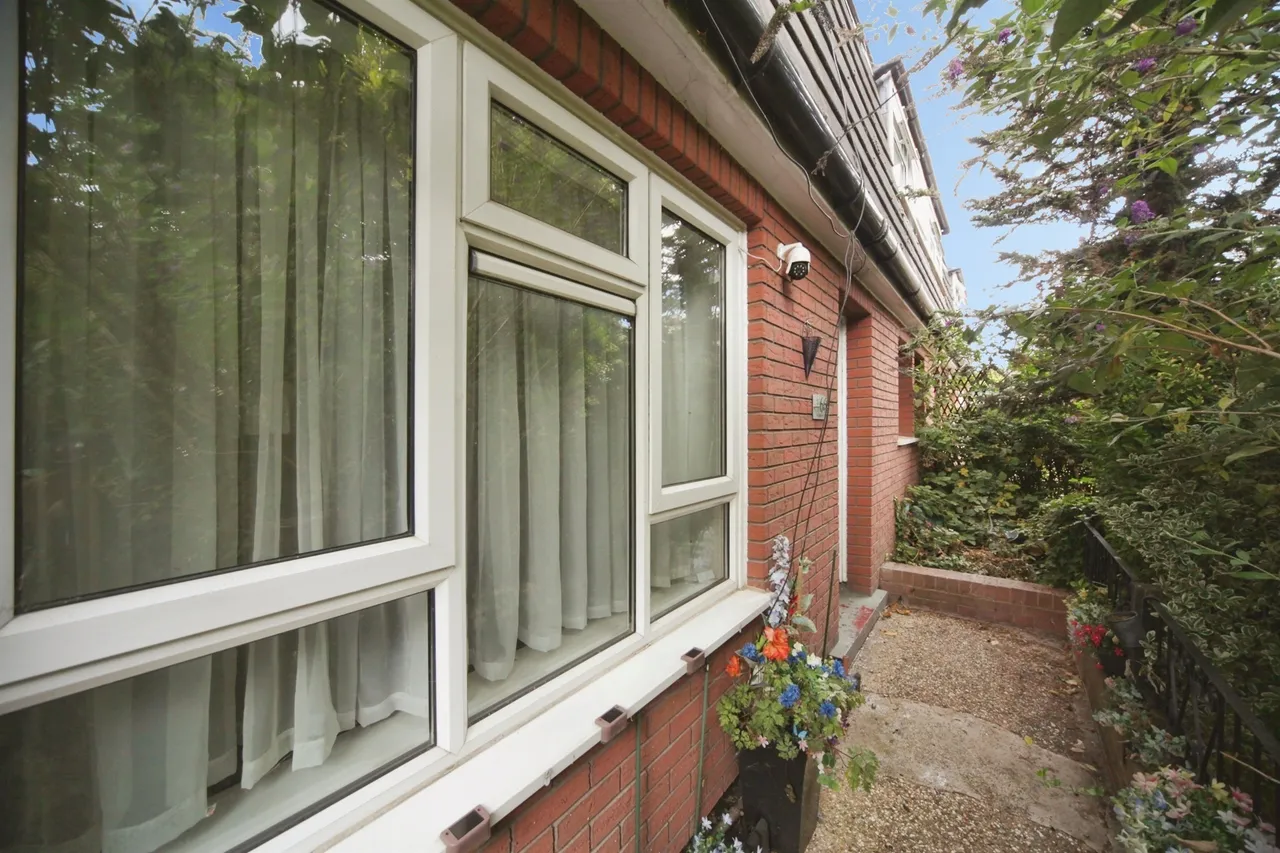 2 bed flat for sale, Spinney Road, Luton, LU3