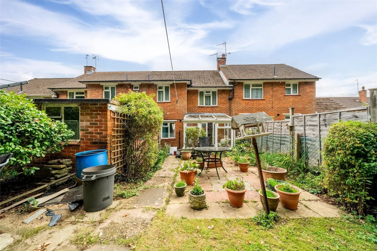 3 bed property for sale, Blackthorn Close, Reigate, RH2
