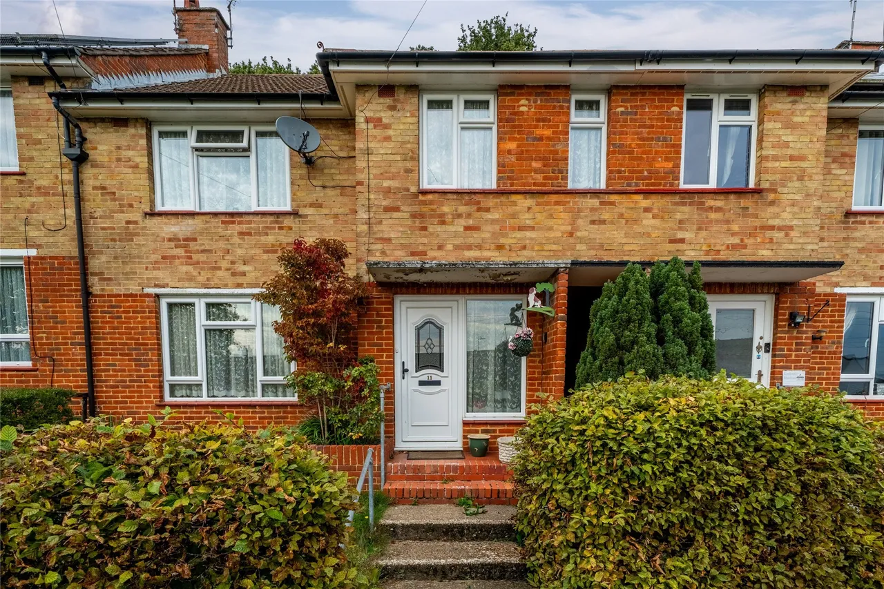 Blackthorn Close, Reigate, RH2, photo 2