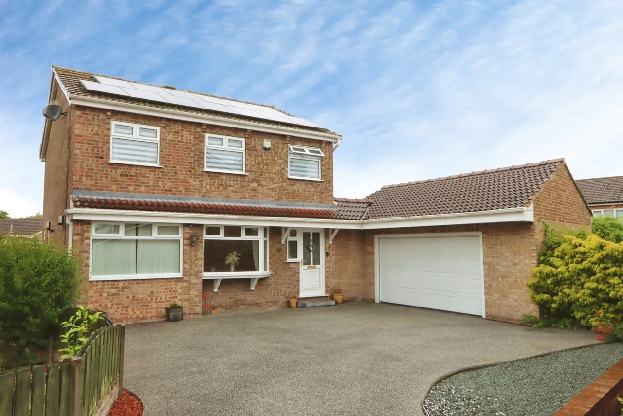 4 bed house for sale — Rothbury Close, Sothall, Sheffield, S20