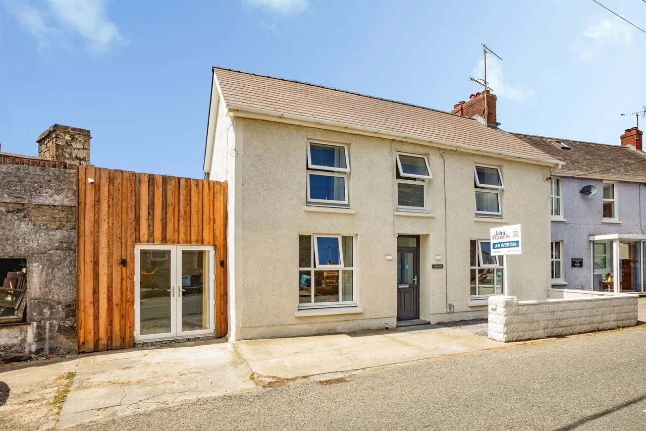 4 bed house for sale, Drefach Felindre, Llandysul, SA44