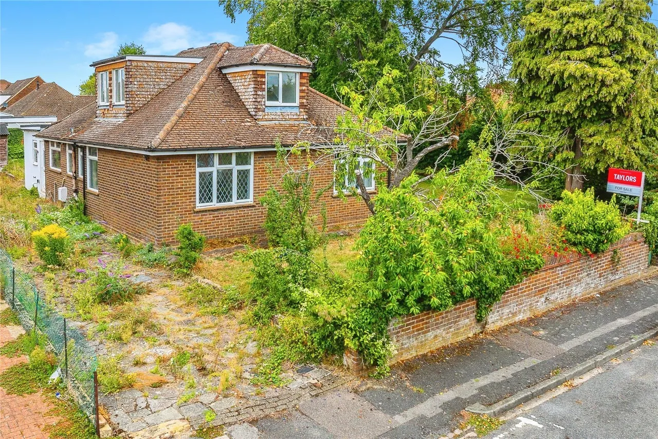 4 bed house for sale — East Hill Road, Houghton Regis, Dunstable, Bedfordshire, LU5