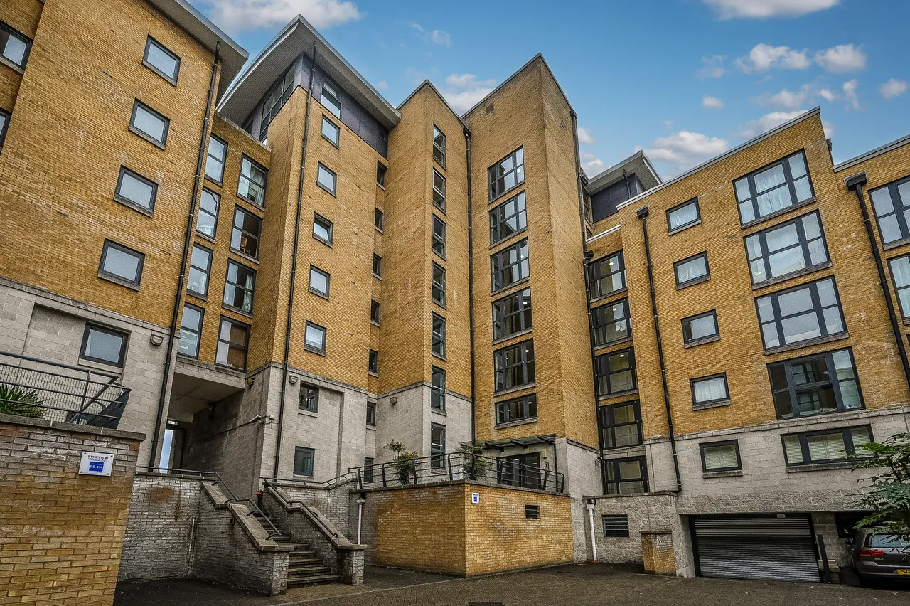 2 bed flat for sale, London, SE8