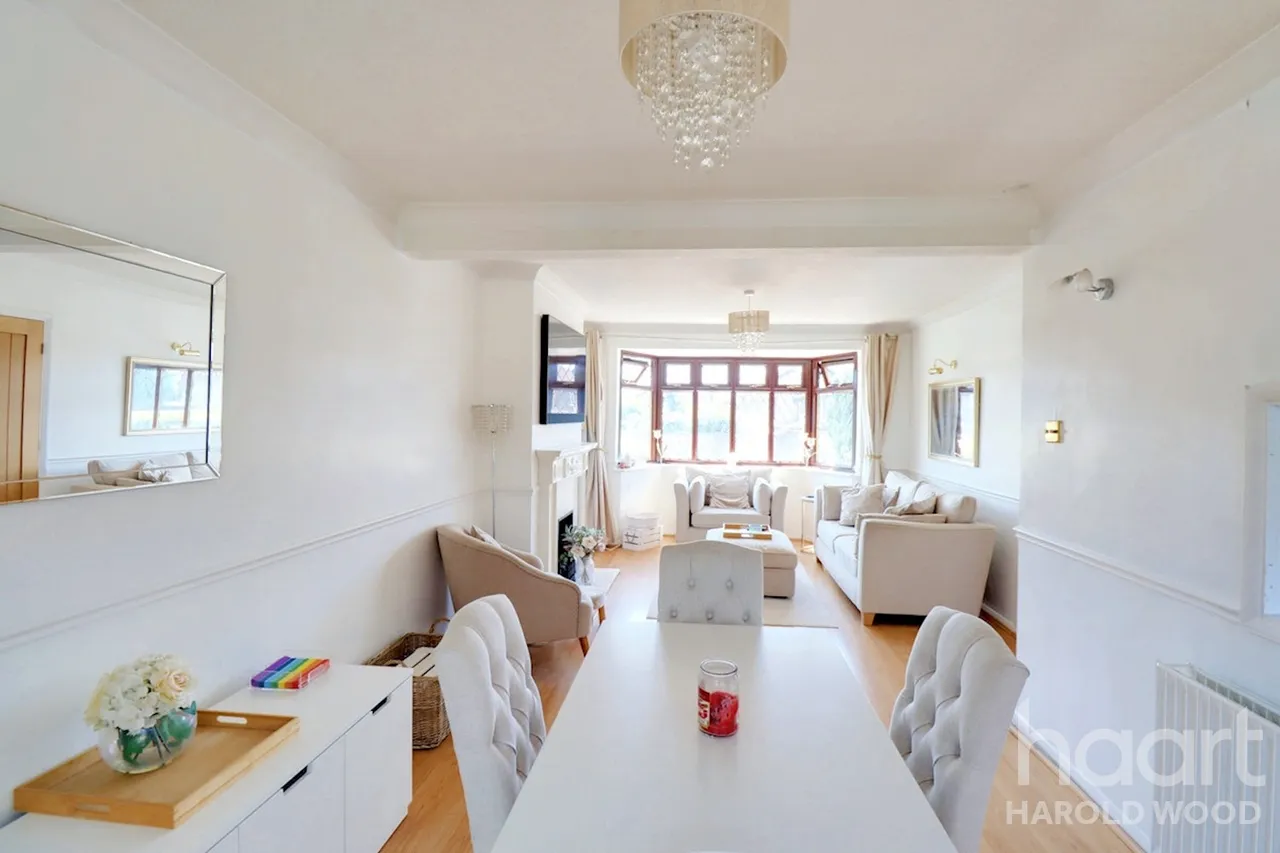Sackville Crescent, Harold Wood, RM3, photo 13