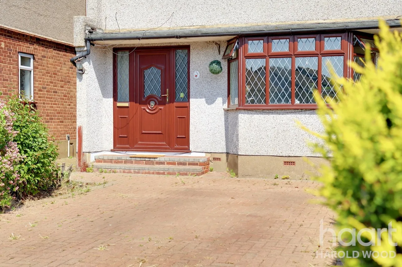 Sackville Crescent, Harold Wood, RM3, photo 25