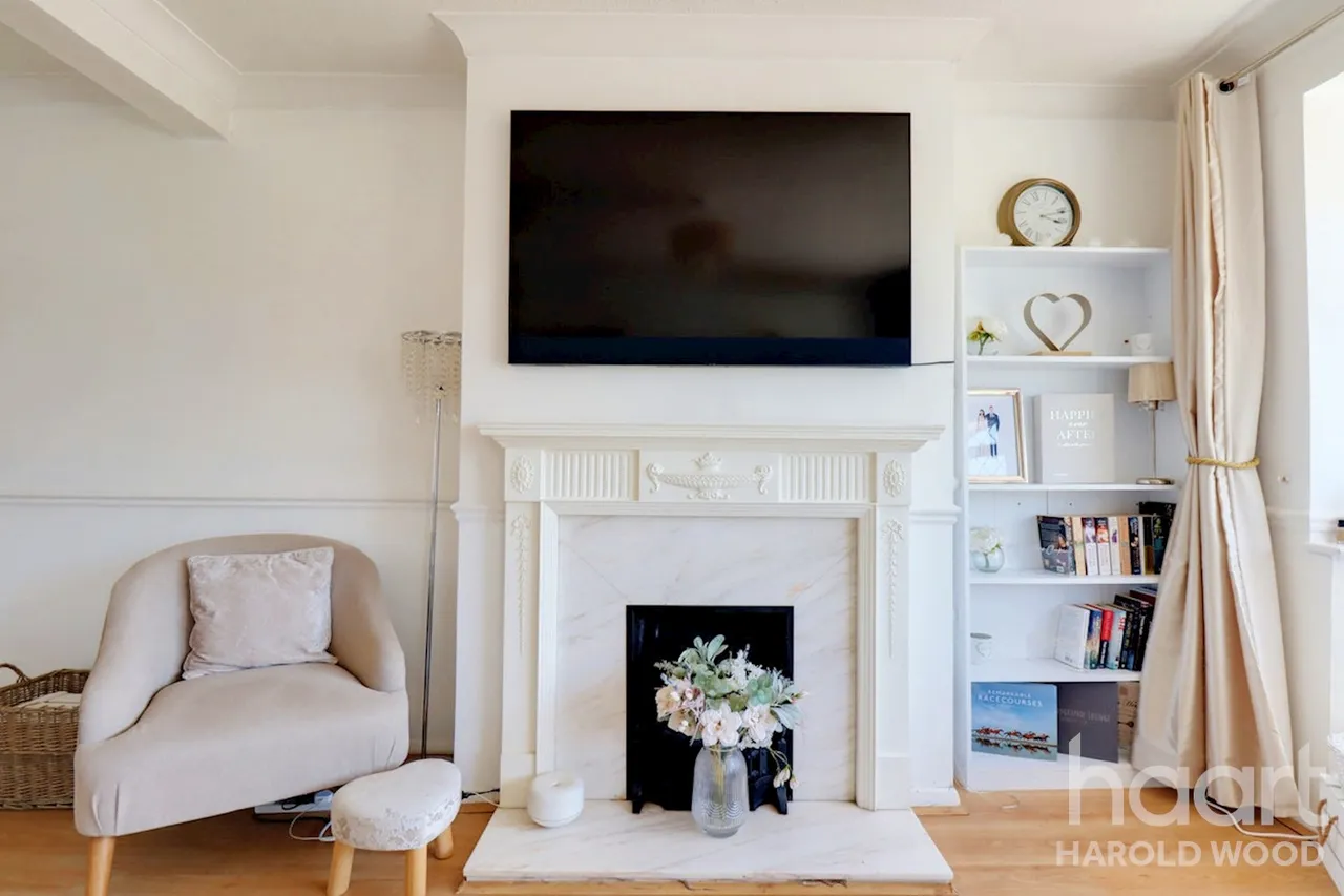 Sackville Crescent, Harold Wood, RM3, photo 12