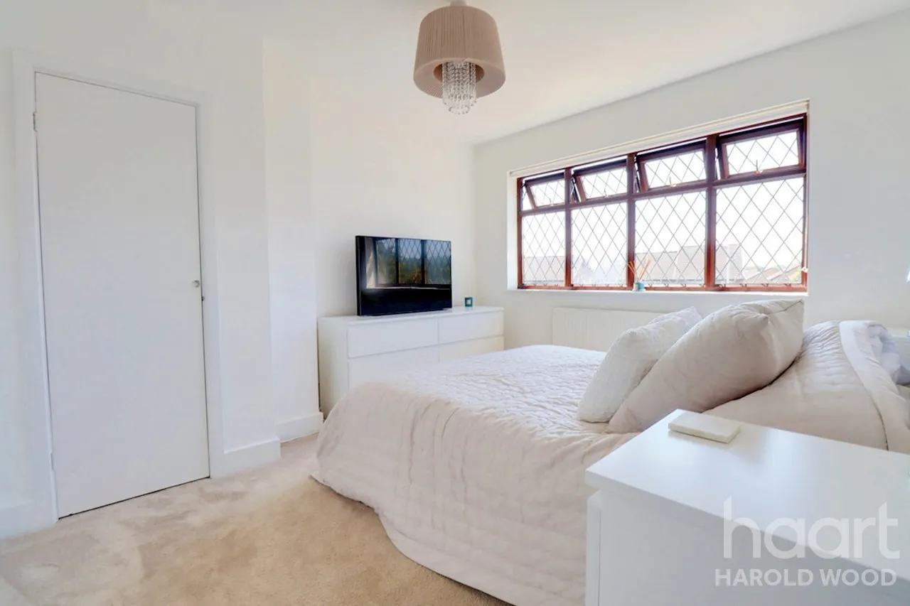 Sackville Crescent, Harold Wood, RM3, photo 20