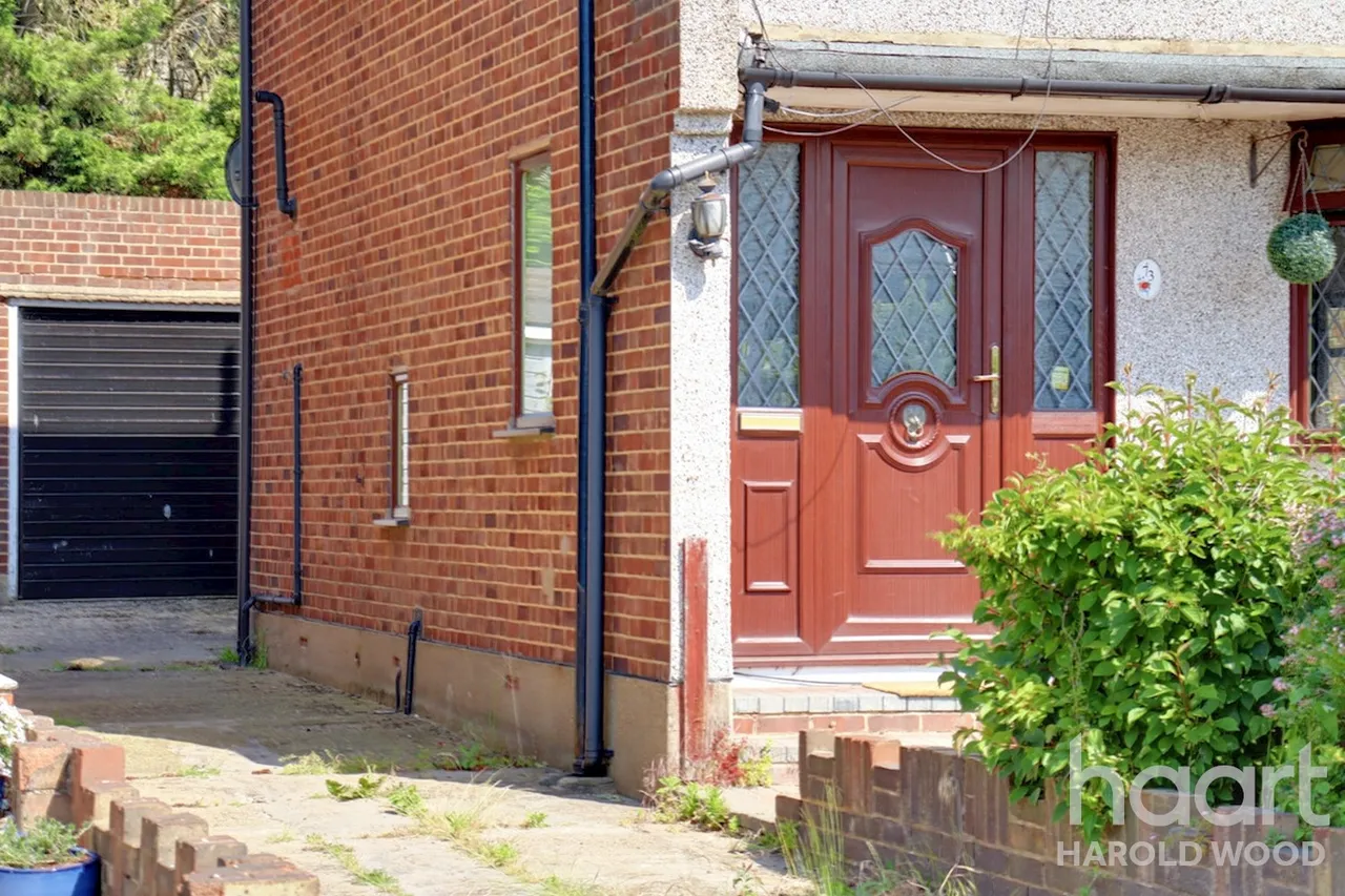 Sackville Crescent, Harold Wood, RM3, photo 42