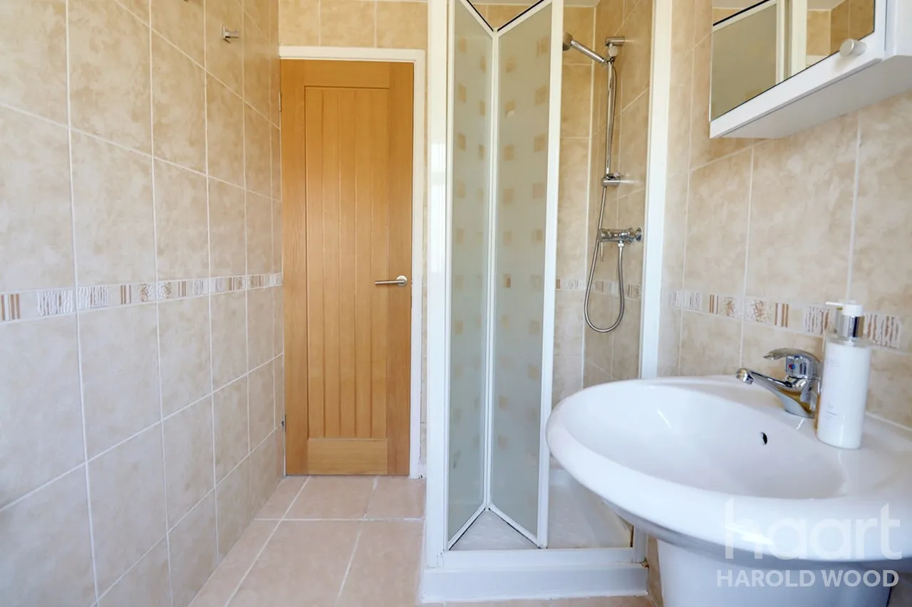 Sackville Crescent, Harold Wood, RM3, photo 23