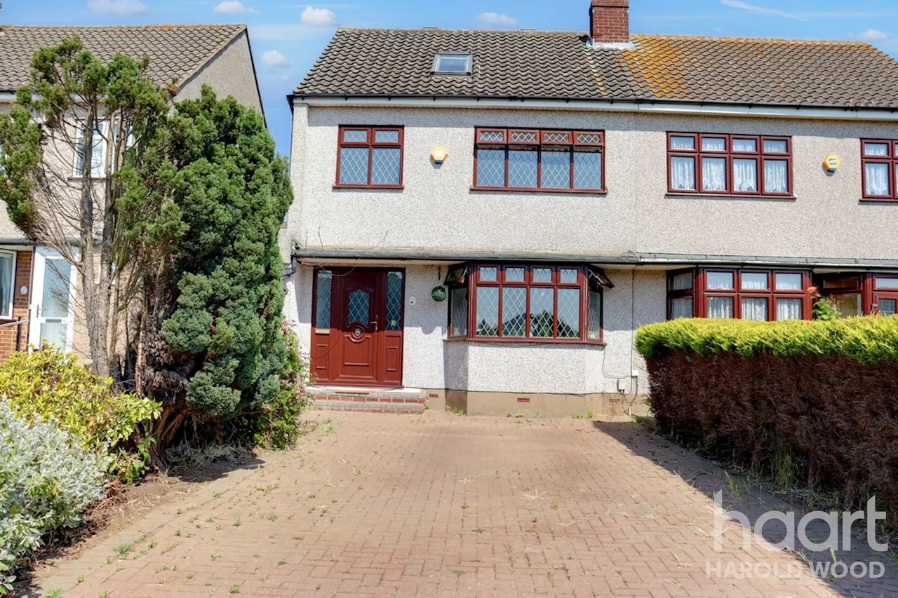 4 bed house for sale, Sackville Crescent, Harold Wood, RM3