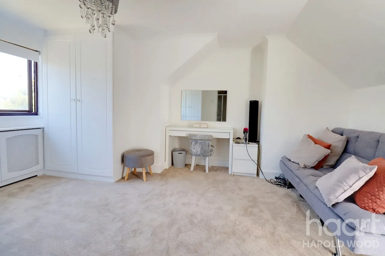 Sackville Crescent, Harold Wood, RM3, photo 33