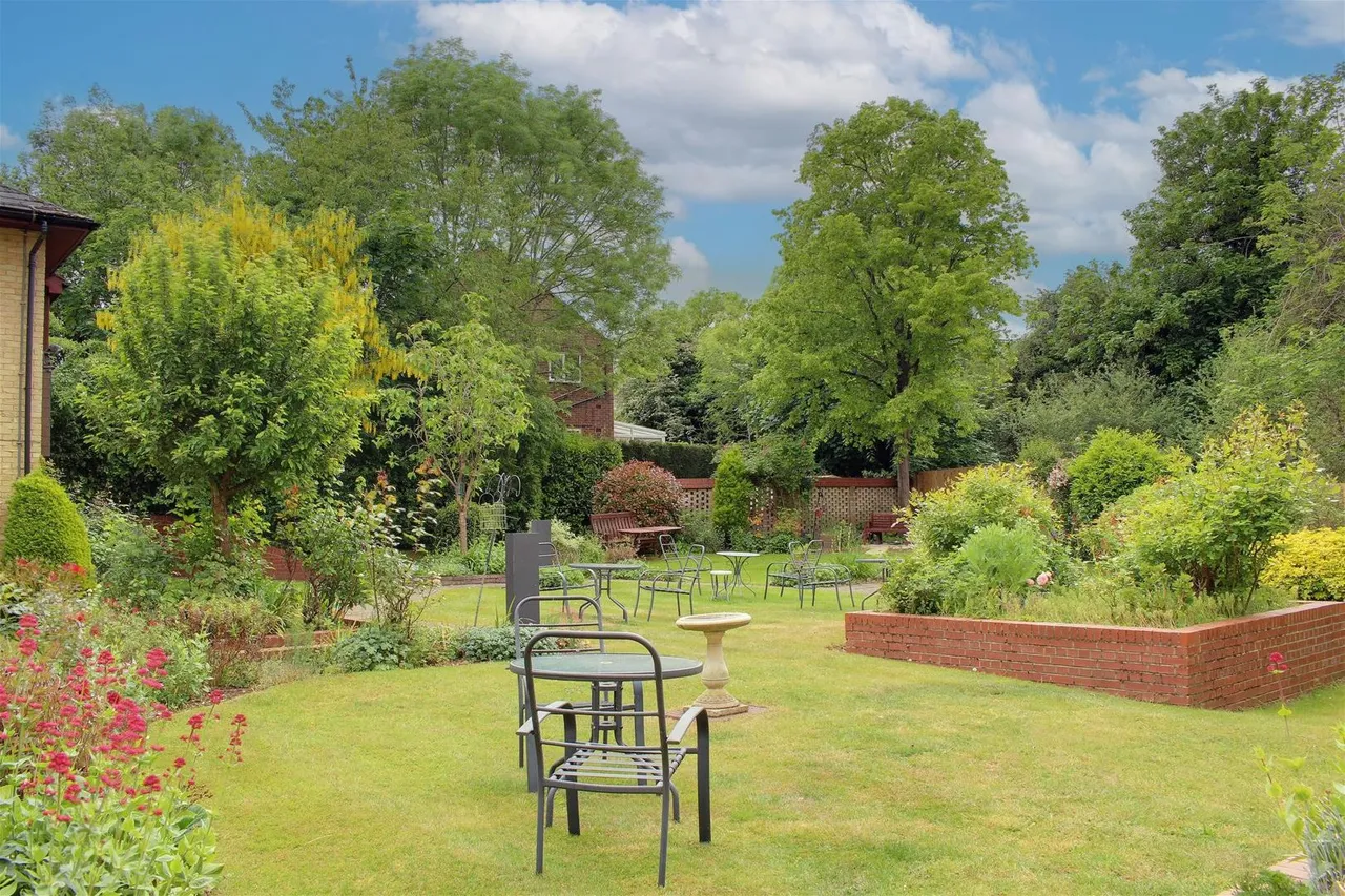 Billy Lows Lane, Potters Bar EN6 1XW, photo 2