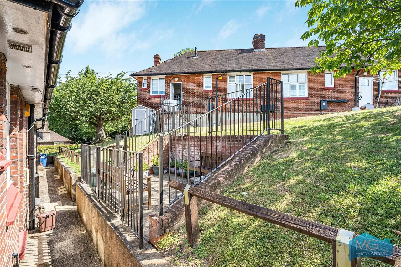 Hammers Lane, London, NW7, photo 12