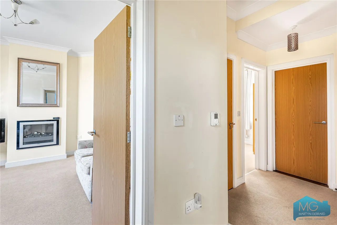 Hammers Lane, London, NW7, photo 6