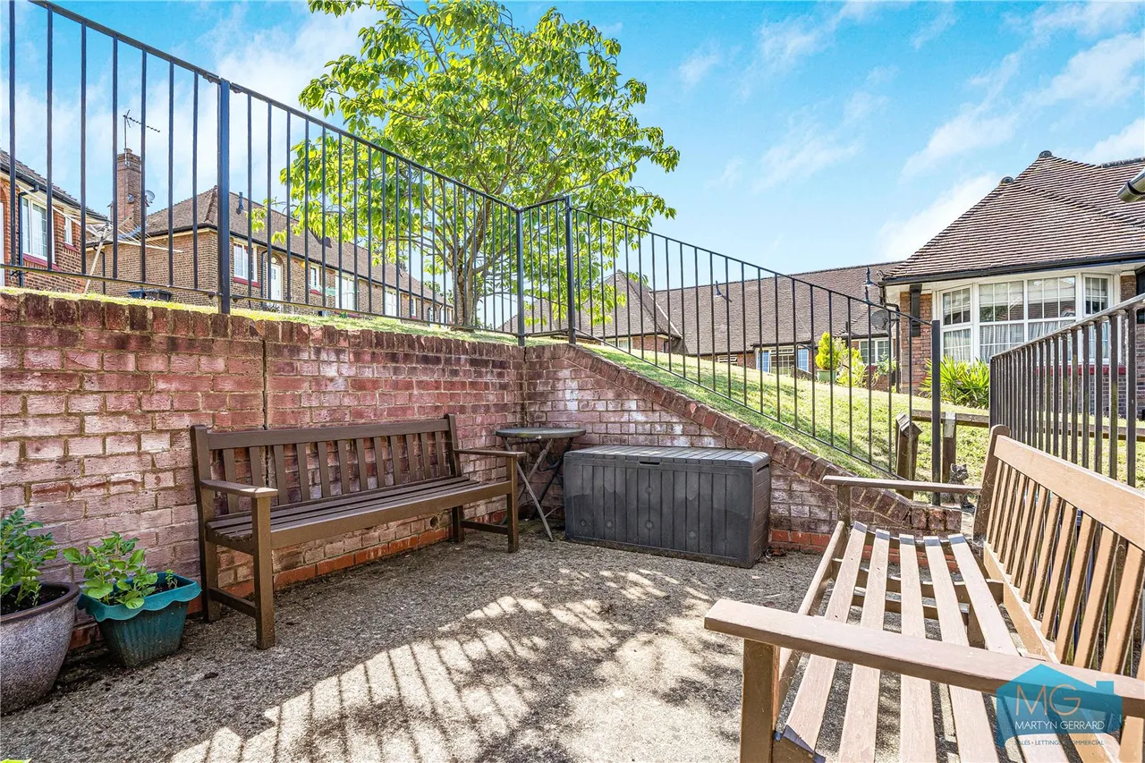 Hammers Lane, London, NW7, photo 2