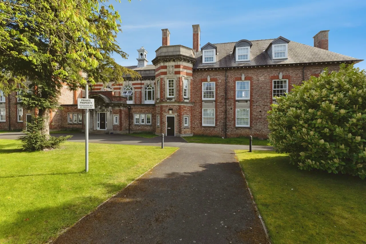 2 bed flat for sale — Roman Road, Middlesbrough
