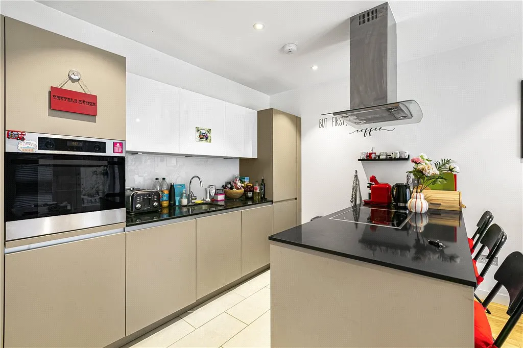 Fairfield Avenue, Staines-upon-Thames, TW18, photo 3